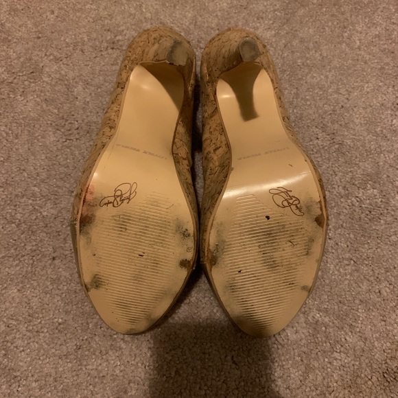 Lovely People Like New Cork + Gold Heels - Picture 4 of 5
